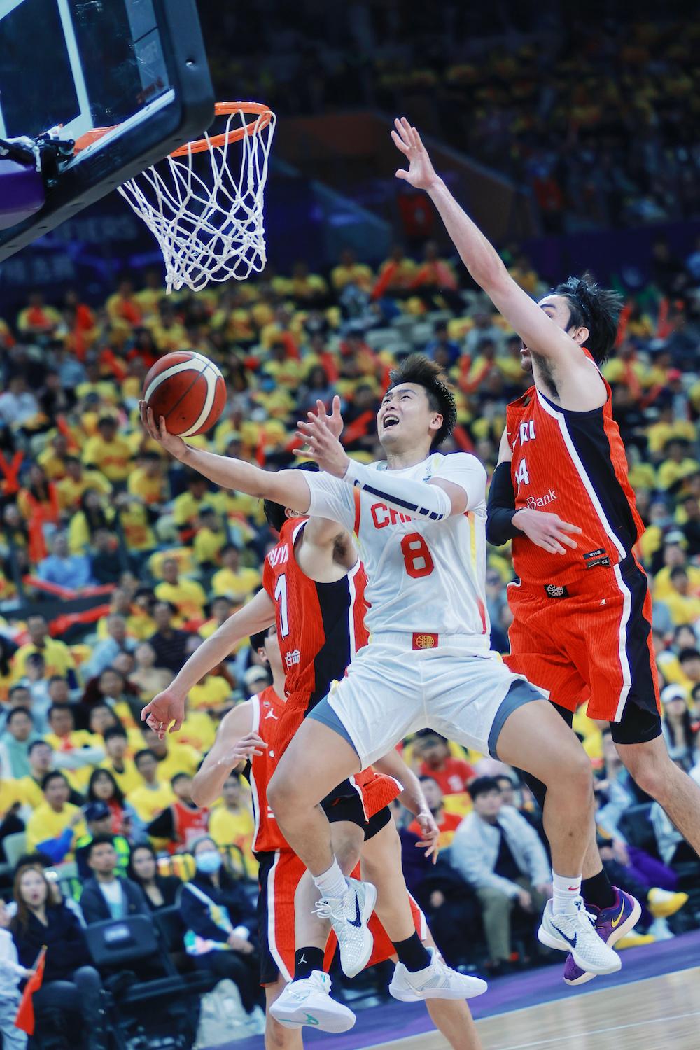 包含深圳男篮发布备战花絮，国际比赛日内部沟通，NBA常规赛任务艰巨，团队化学反应显著的词条