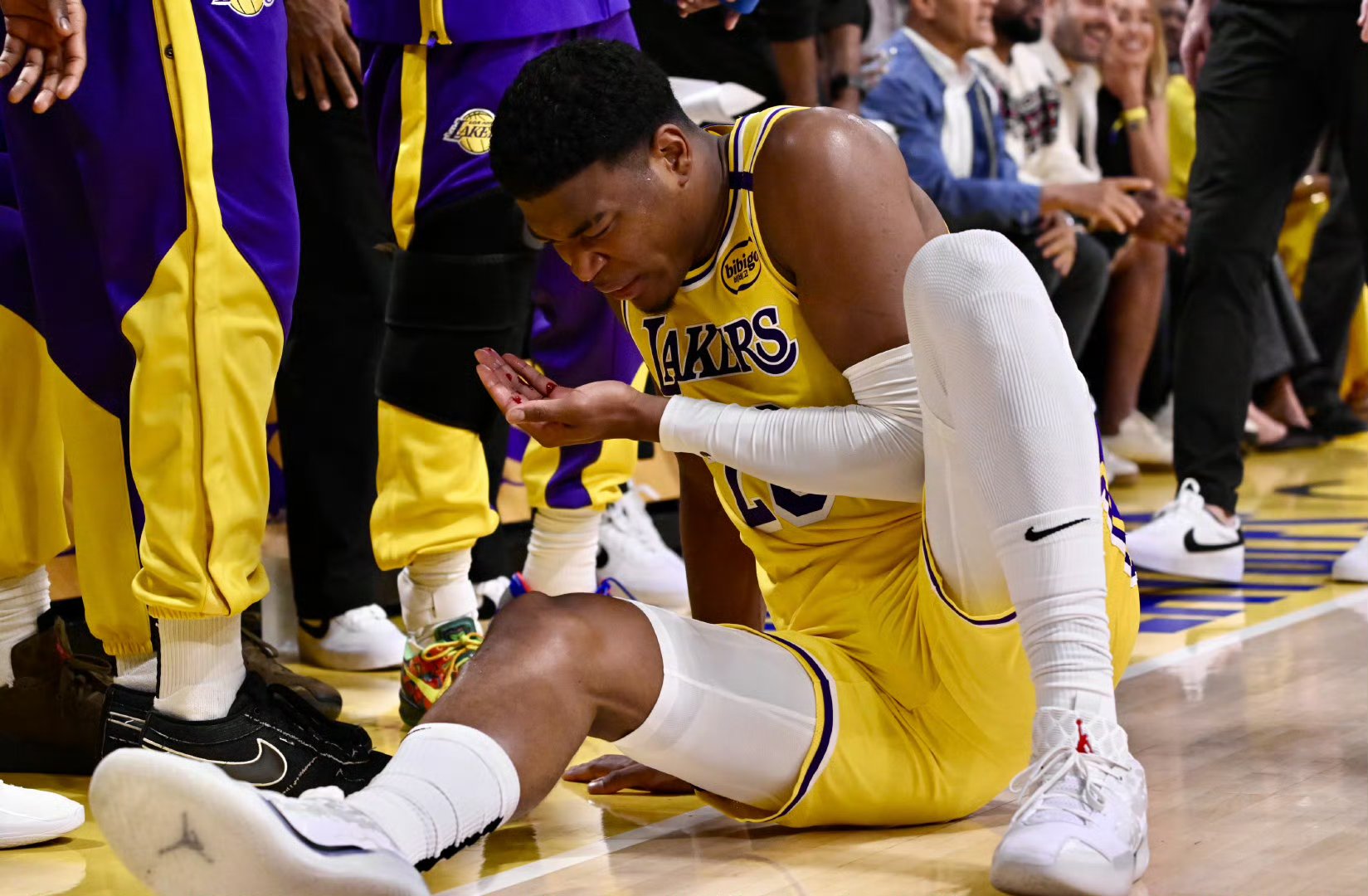 包含加时末段体能课后；洛杉矶湖人造点机会备战亚冠；赛场秩序良好；心理建设被强调的词条