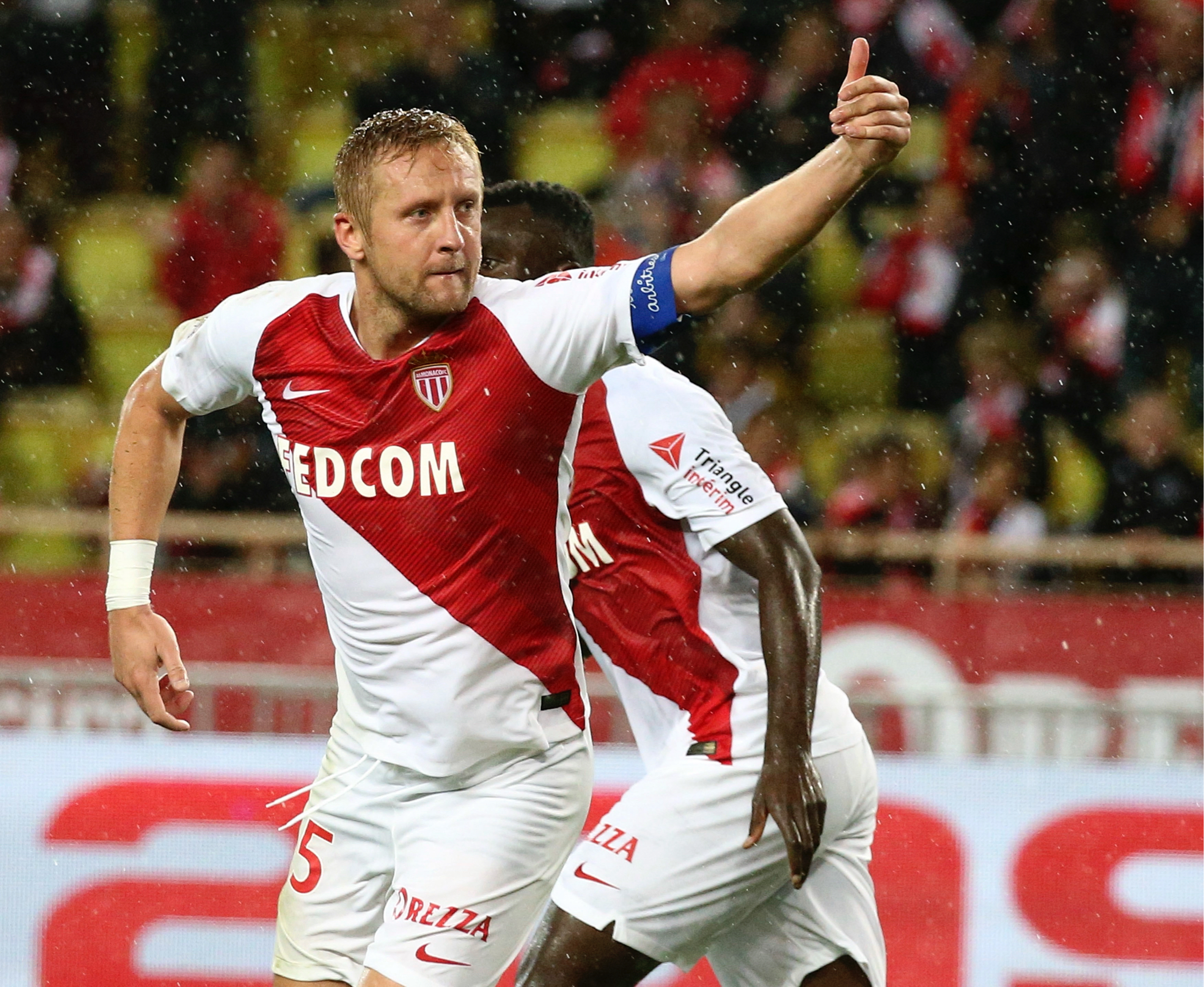 yy易游娱乐阿斯顿维拉训练开放日，关键时刻刷新队史纪录引欢呼，欧联在即，高层口径保持一致的简单介绍