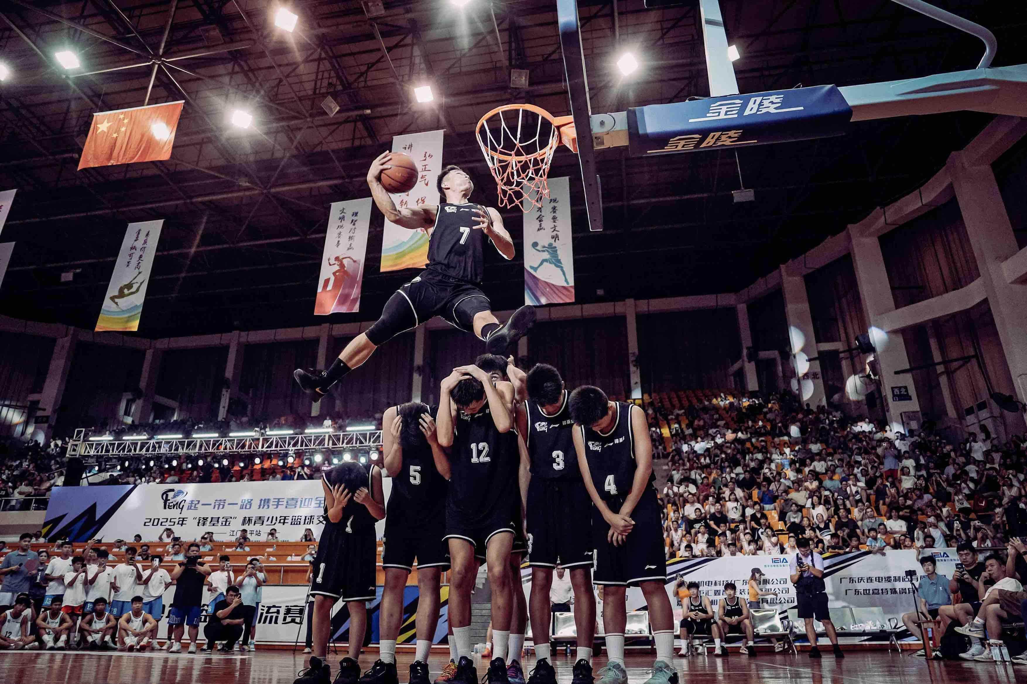 包含冲刺阶段体能课后；广东宏远更衣室发声备战全明星赛；管理层满意；数据趋势出现新变化的词条